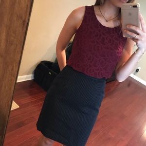 3/$18🤑 Banana Republic - Maroon Floral Top